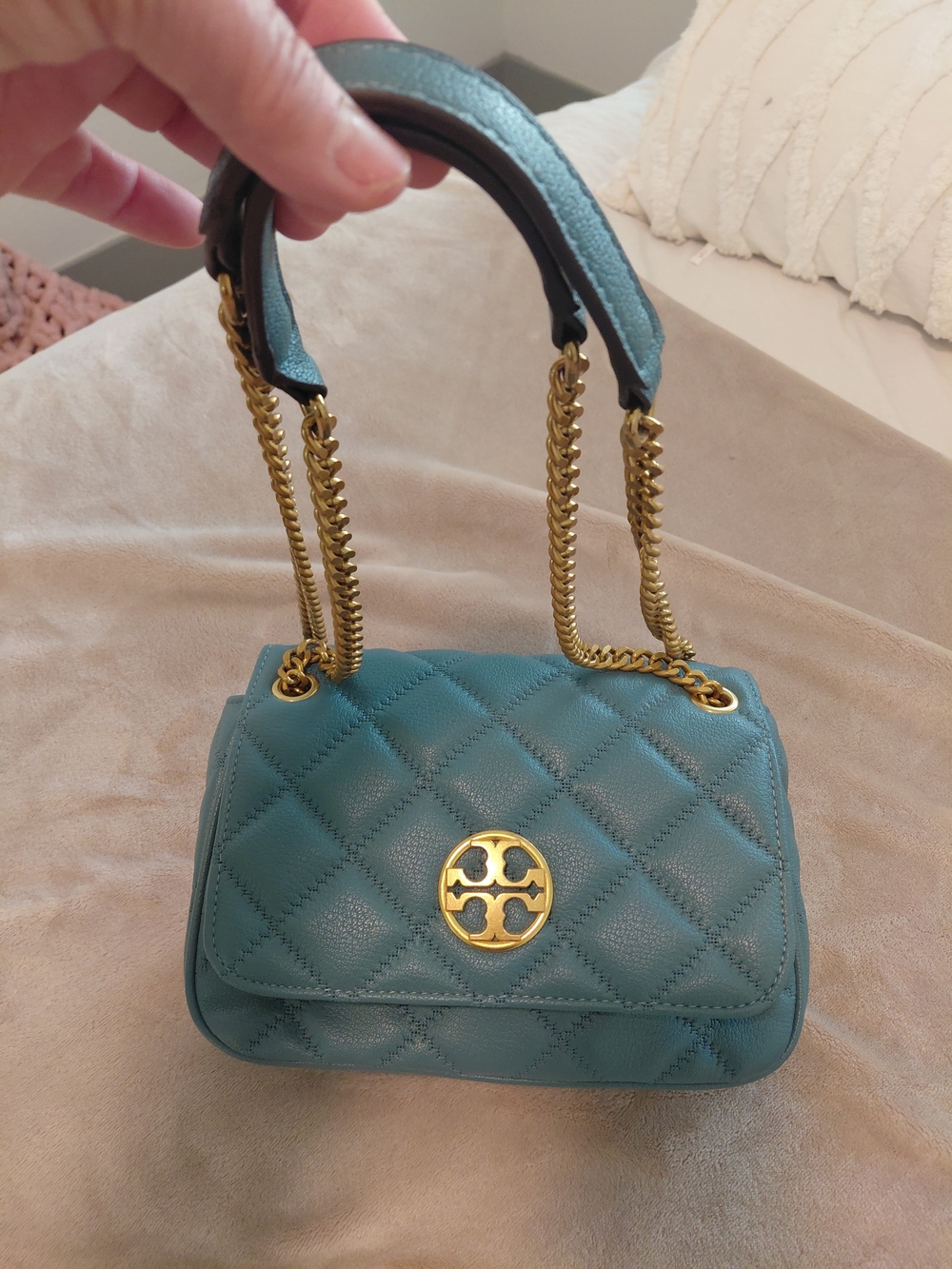 Quilted Teal Shoulder Bag with Gold Chain - Picture 2 of 7